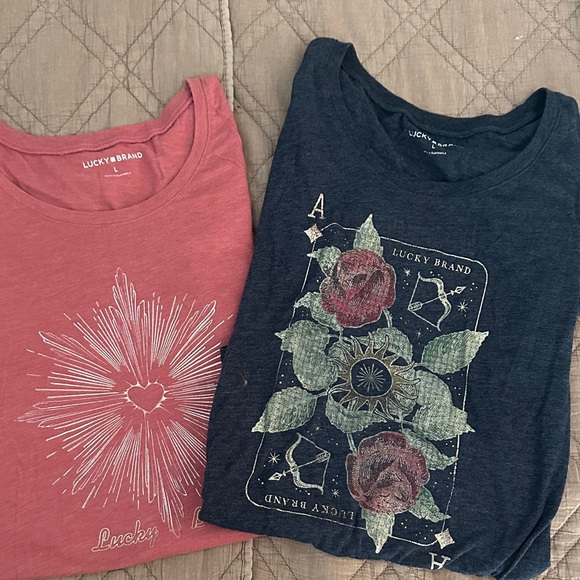 Set up two Lucky brand T-shirts. - Picture 1 of 5